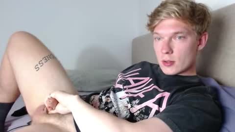 Snapshot of hercules__ chatting on February 19, 1:18 pm Gregblonde Alextattoo online show from February 19, 1:18 pm