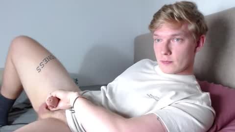 Snapshot of hercules__ chatting on March 5, 1:51 pm Gregblonde Alextattoo online show from March 5, 1:51 pm