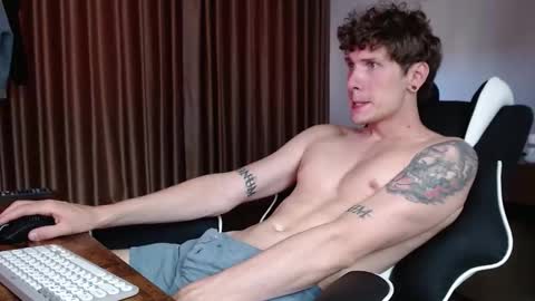 Snapshot of hercules__ chatting on March 22, 2:04 am Gregblonde Alextattoo online show from March 22, 2:04 am