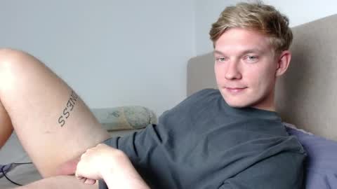 Snapshot of hercules__ chatting on April 3, 4:16 pm Gregblonde Alextattoo online show from April 3, 4:16 pm