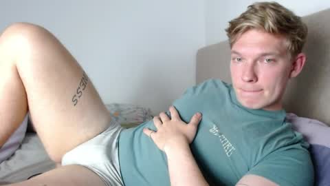 Snapshot of hercules__ chatting on April 7, 4:07 pm Gregblonde Alextattoo online show from April 7, 4:07 pm