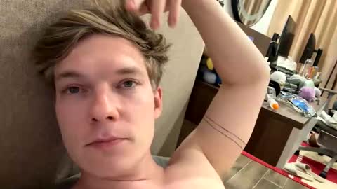 Snapshot of hercules__ chatting on May 26, 10:17 pm Gregblonde Alextattoo online show from May 26, 10:17 pm