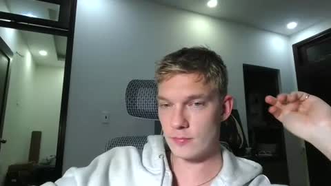 Snapshot of hercules__ chatting on June 18, 3:38 pm Gregblonde Alextattoo online show from June 18, 3:38 pm