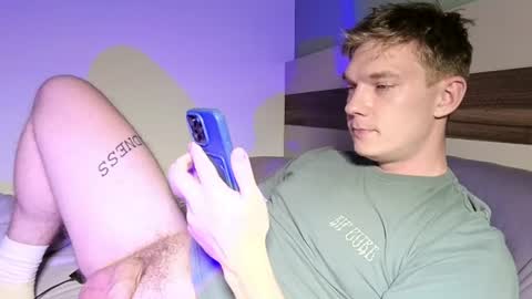 Snapshot of hercules__ chatting on June 20, 6:00 pm Gregblonde Alextattoo online show from June 20, 6:00 pm