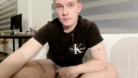 Snapshot of hercules__ chatting on June 23, 3:32 pm Gregblonde Alextattoo online show from June 23, 3:32 pm