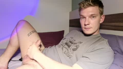 Snapshot of hercules__ chatting on June 28, 5:41 pm Gregblonde Alextattoo online show from June 28, 5:41 pm