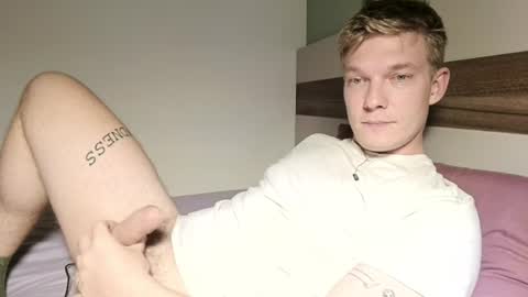 Snapshot of hercules__ chatting on June 29, 7:14 pm Gregblonde Alextattoo online show from June 29, 7:14 pm