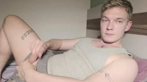 Snapshot of hercules__ chatting on June 30, 6:20 pm Gregblonde Alextattoo online show from June 30, 6:20 pm