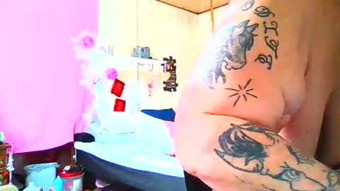 Snapshot of herculesnvenus chatting on February 2, 3:55 pm venus online show from February 2, 3:55 pm