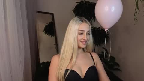 Elise online show from February 20, 6:19 am