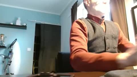 Snapshot of hering76 chatting on February 12, 8:42 am hering76 online show from February 12, 8:42 am