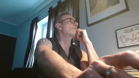 Snapshot of hering76 chatting on March 4, 7:25 am hering76 online show from March 4, 7:25 am