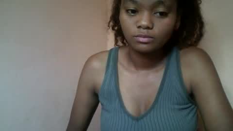 Snapshot of herisse01 chatting on May 18, 8:20 am herisse01 online show from May 18, 8:20 am