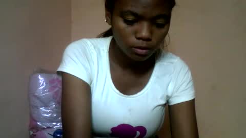 Snapshot of herisse01 chatting on June 8, 5:30 am herisse01 online show from June 8, 5:30 am