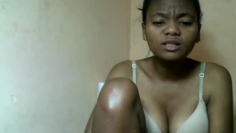 Snapshot of herisse01 chatting on June 14, 5:15 pm herisse01 online show from June 14, 5:15 pm