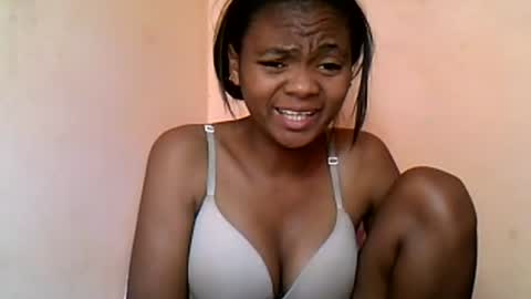 Snapshot of herisse01 chatting on June 18, 11:47 am herisse01 online show from June 18, 11:47 am