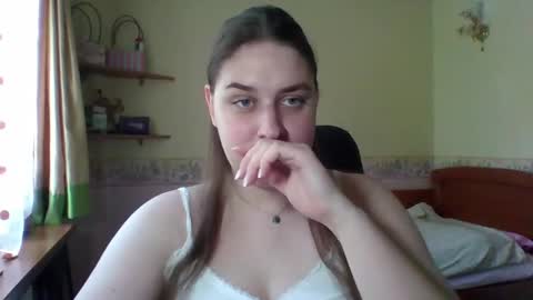 hess_luna_ online show from May 25, 9:04 am