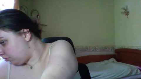 hess_luna_ online show from May 26, 9:05 am