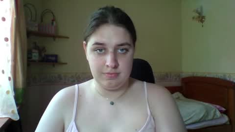 hess_luna_ online show from May 28, 9:06 am