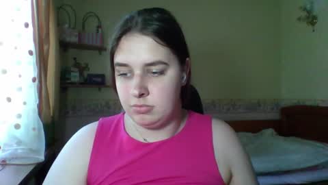 hess_luna_ online show from June 19, 9:02 am