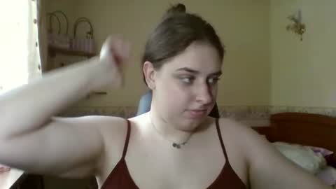 hess_luna_ online show from July 8, 9:03 am