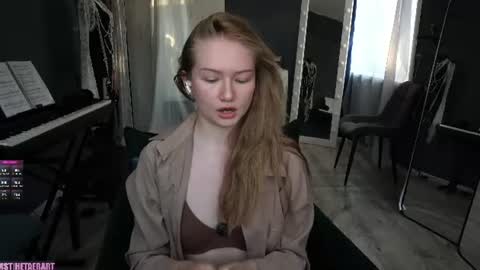 Snapshot of hetaerart chatting on June 22, 6:27 pm Sasha online show from June 22, 6:27 pm