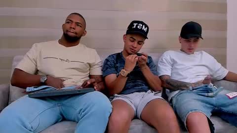 heteros men online show from March 3, 7:28 pm