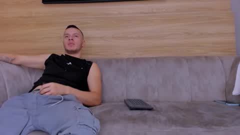 heteros men online show from September 15, 7:47 pm