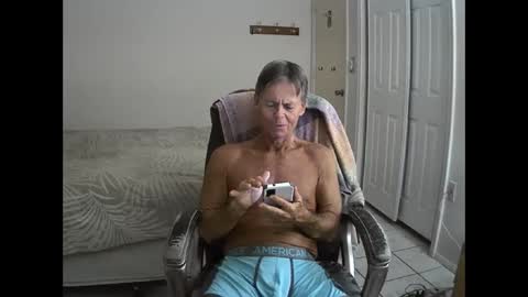 Snapshot of hewes1 chatting on October 19, 11:38 pm hewes1 online show from October 19, 11:38 pm