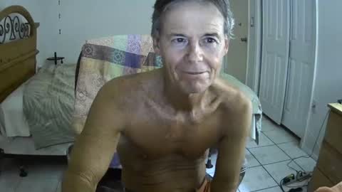 Snapshot of hewes1 chatting on November 4, 12:21 am hewes1 online show from November 4, 12:21 am