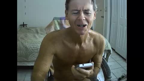 Snapshot of hewes1 chatting on November 7, 11:21 am hewes1 online show from November 7, 11:21 am