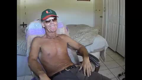 Snapshot of hewes1 chatting on November 17, 8:36 pm hewes1 online show from November 17, 8:36 pm