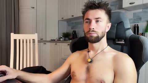 Snapshot of hey_arnold chatting on December 4, 9:12 pm Arnold online show from December 4, 9:12 pm