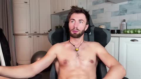 Snapshot of hey_arnold chatting on December 14, 9:08 pm Arnold online show from December 14, 9:08 pm