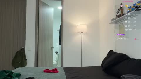 Snapshot of hey_cesard chatting on October 10, 11:26 pm hey_cesard online show from October 10, 11:26 pm