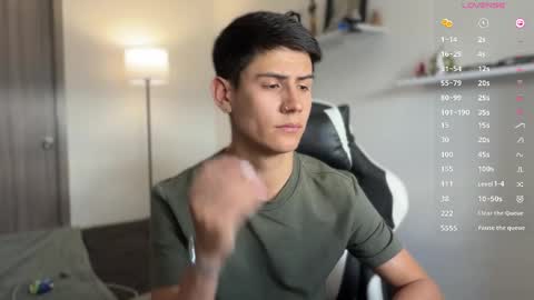 Snapshot of hey_cesard chatting on October 24, 5:09 pm hey_cesard online show from October 24, 5:09 pm