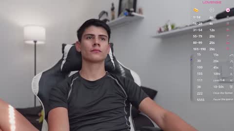 Snapshot of hey_cesard chatting on October 28, 7:27 pm hey_cesard online show from October 28, 7:27 pm