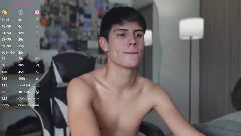 Snapshot of hey_cesard chatting on November 24, 4:07 pm hey_cesard online show from November 24, 4:07 pm