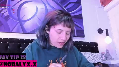 Snapshot of hey_noraly chatting on July 3, 4:41 am Noraly online show from July 3, 4:41 am