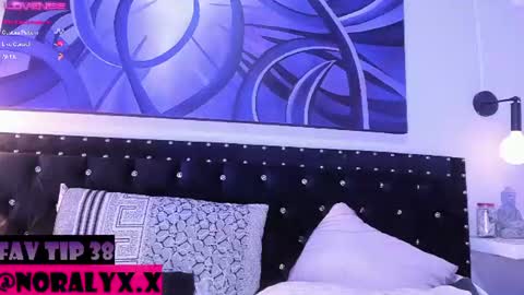 Snapshot of hey_noraly chatting on July 7, 6:47 am Noraly online show from July 7, 6:47 am