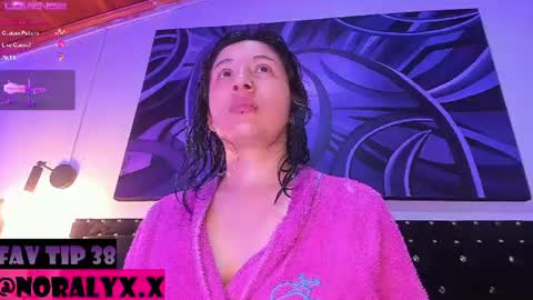 Snapshot of hey_noraly chatting on July 13, 4:04 am Noraly online show from July 13, 4:04 am