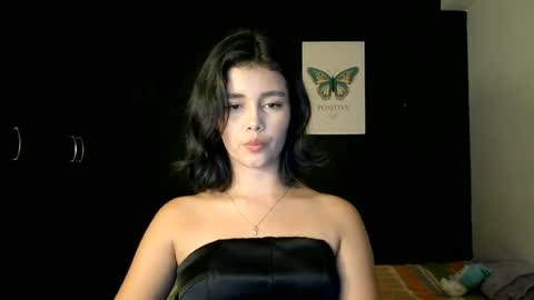 Snapshot of heyits_mia chatting on June 17, 12:02 am heyits_mia online show from June 17, 12:02 am