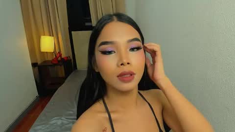 Snapshot of heyitsafira chatting on May 31, 6:42 pm SAFIRA 3 online show from May 31, 6:42 pm