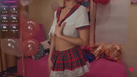 Snapshot of heyitsnaomi chatting on February 13, 3:35 am Naomi online show from February 13, 3:35 am