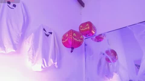 Snapshot of heyyo1808 chatting on October 21, 11:16 pm heyyo1808 online show from October 21, 11:16 pm