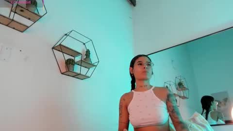 Snapshot of heyyo1808 chatting on November 9, 9:13 pm heyyo1808 online show from November 9, 9:13 pm