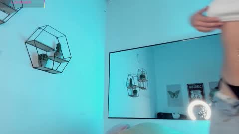 Snapshot of heyyo1808 chatting on November 18, 10:03 pm heyyo1808 online show from November 18, 10:03 pm