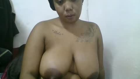 Snapshot of hheritinaa chatting on October 21, 3:07 am hheritinaa online show from October 21, 3:07 am