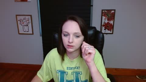 Snapshot of hi_cut_cutie chatting on October 8, 1:20 pm Paige online show from October 8, 1:20 pm