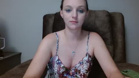 Snapshot of hi_cut_cutie chatting on October 16, 1:39 am Paige online show from October 16, 1:39 am